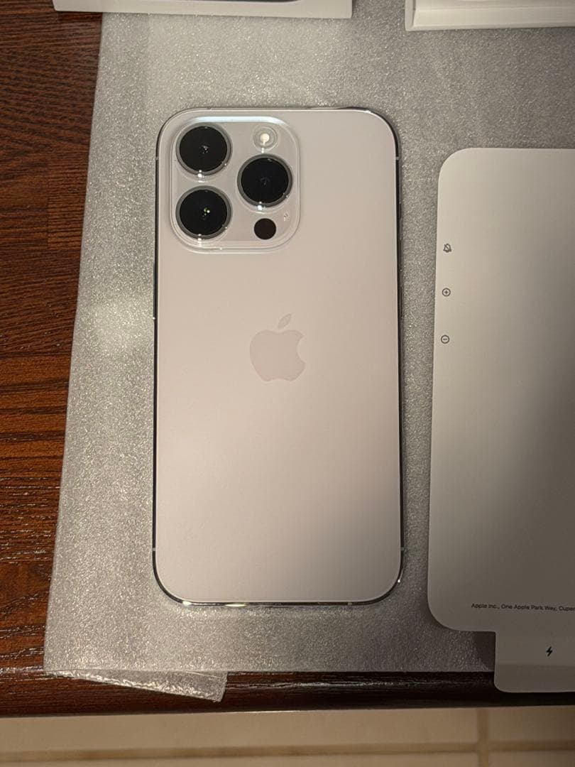 早い者勝【極美品】アメリカ版iPhone 14 Pro 256GB シルバー