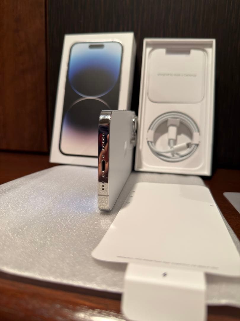 早い者勝【極美品】アメリカ版iPhone 14 Pro 256GB シルバー