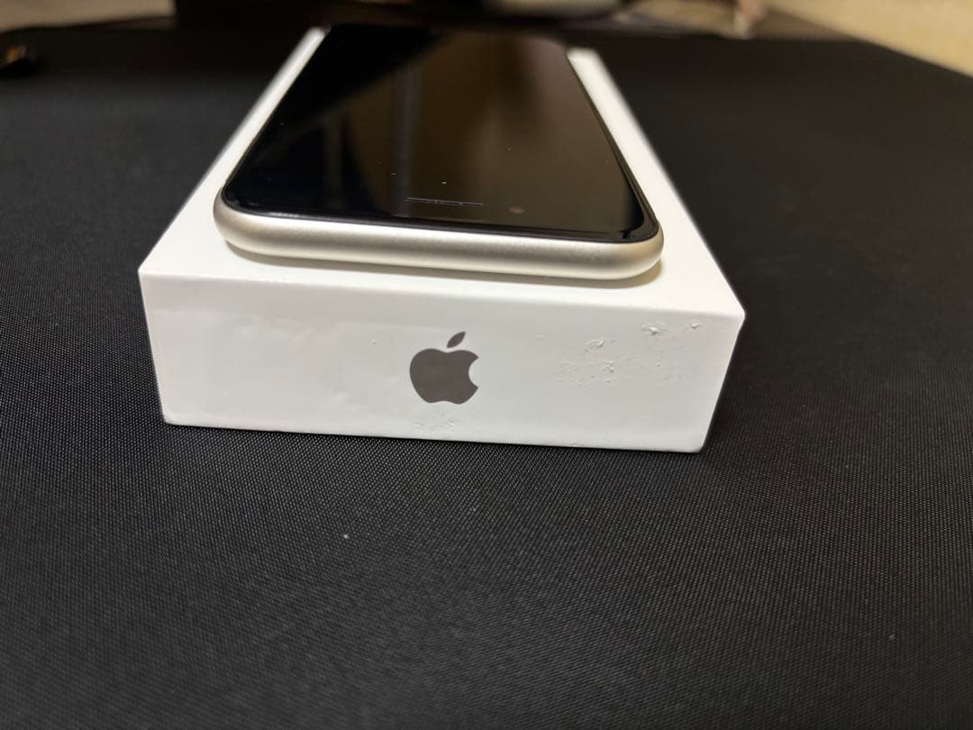 iphone se3 64GB スターライト