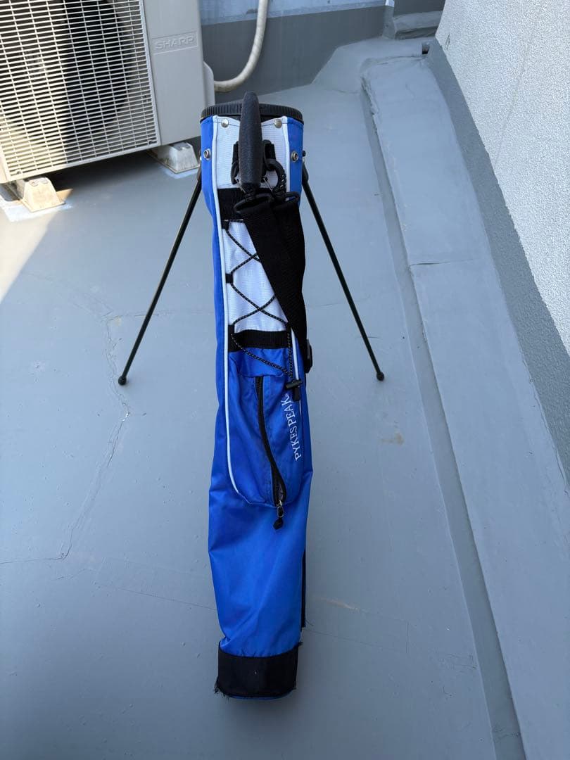 スタンド付きゴルフバッグと練習器具セット