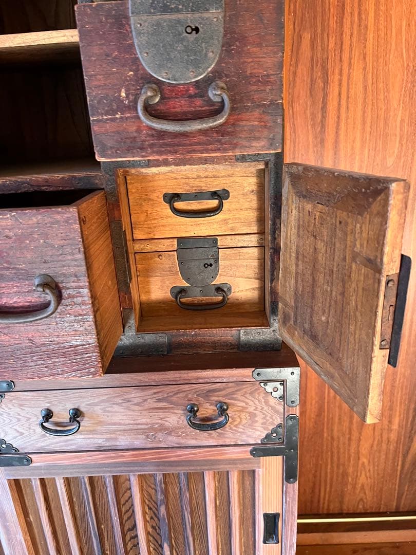 年代物　茶箪笥　箪笥　杉材　隠し扉付き