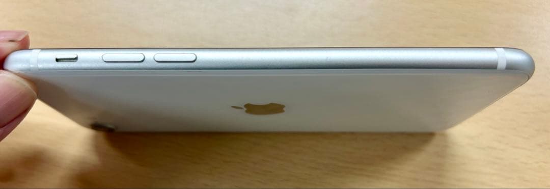 第２世代iPhone SE MHGQ3J/A 64gb