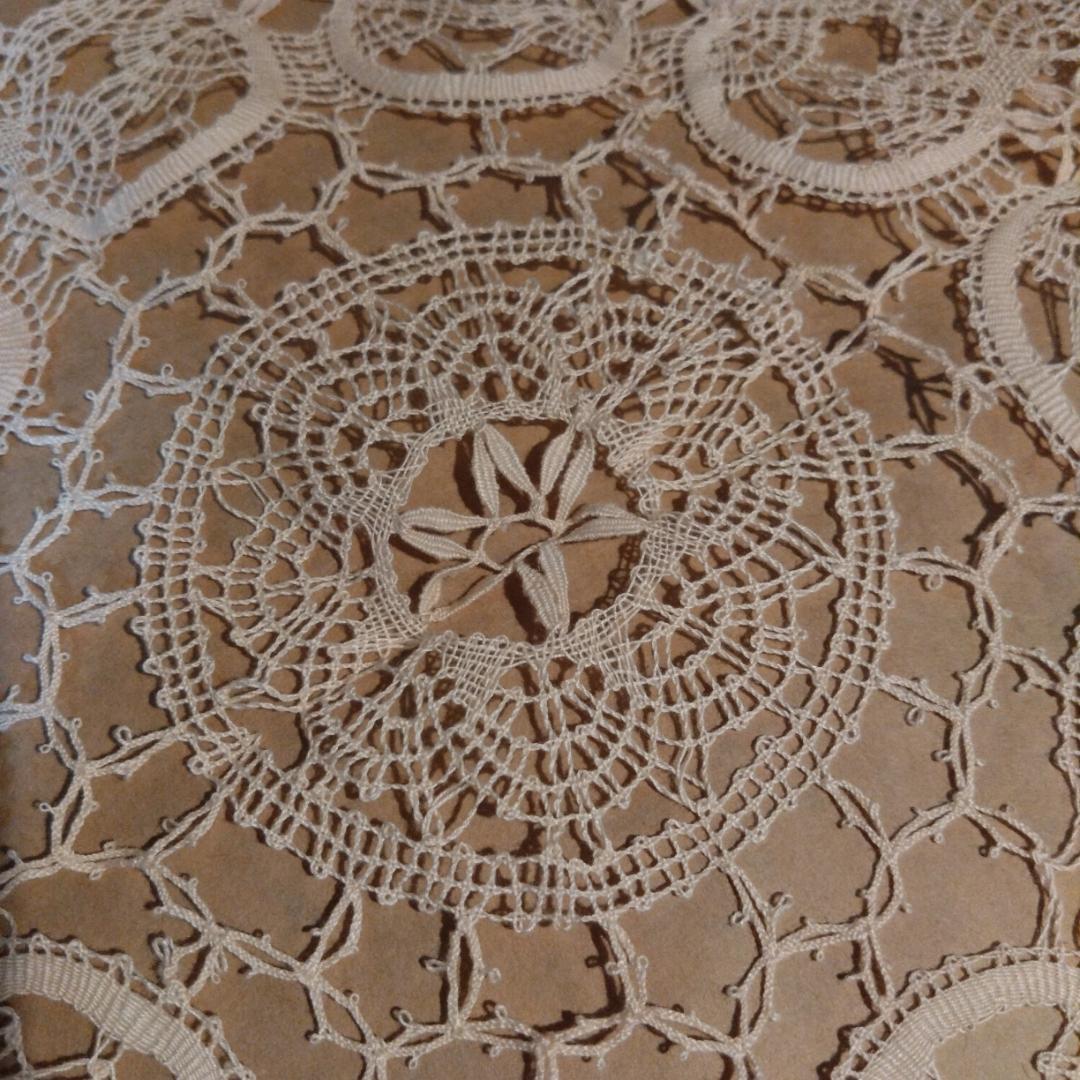 フランス　ル・ピュイ　ボビンレース　ドイリー　手編み