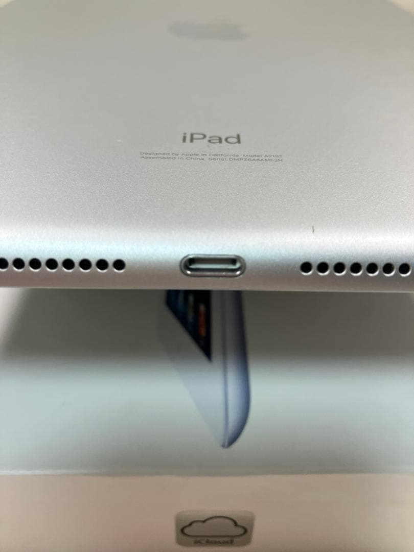 iPad 第8世代　128GB シルバー　Wi-Fiモデル　カバーガラス付
