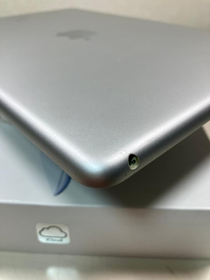 iPad 第8世代　128GB シルバー　Wi-Fiモデル　カバーガラス付