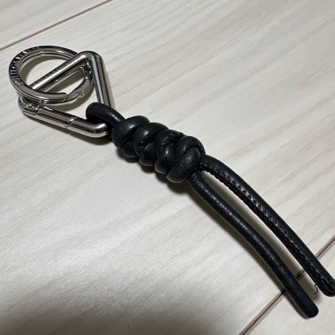 【本日限定大特価】BOTTEGA VENETA トライアングル キーリング ネロ