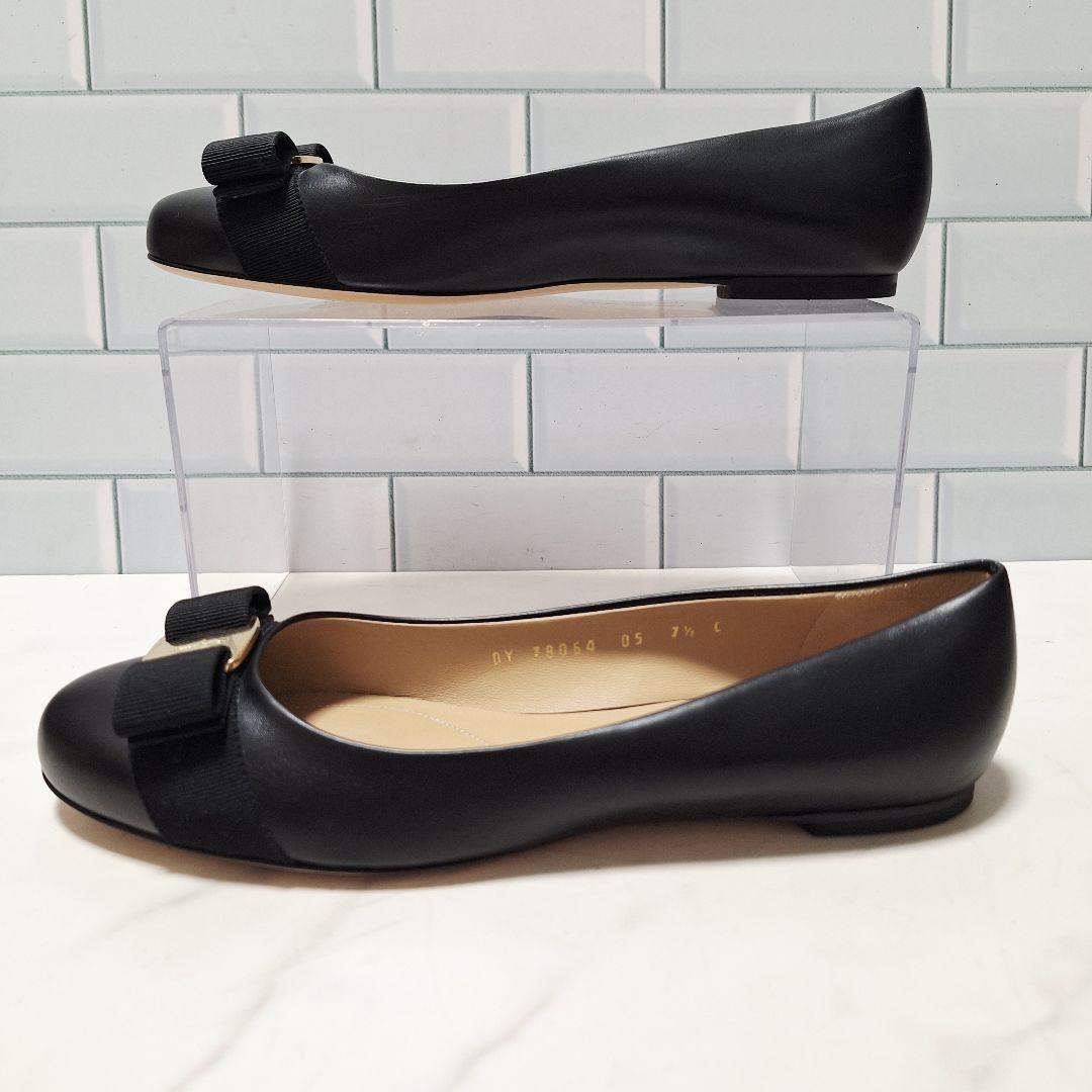 美品✨ フェラガモ ヴァリナ 25 ヴァラリボン フラットシューズ レザー 黒