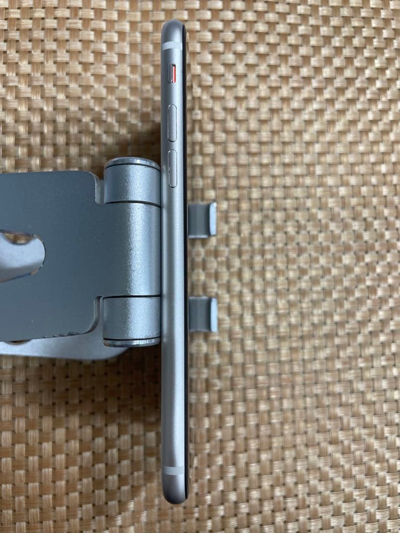 iPhone SE 第3世代 128 GB スターライトSIMフリー【7829】