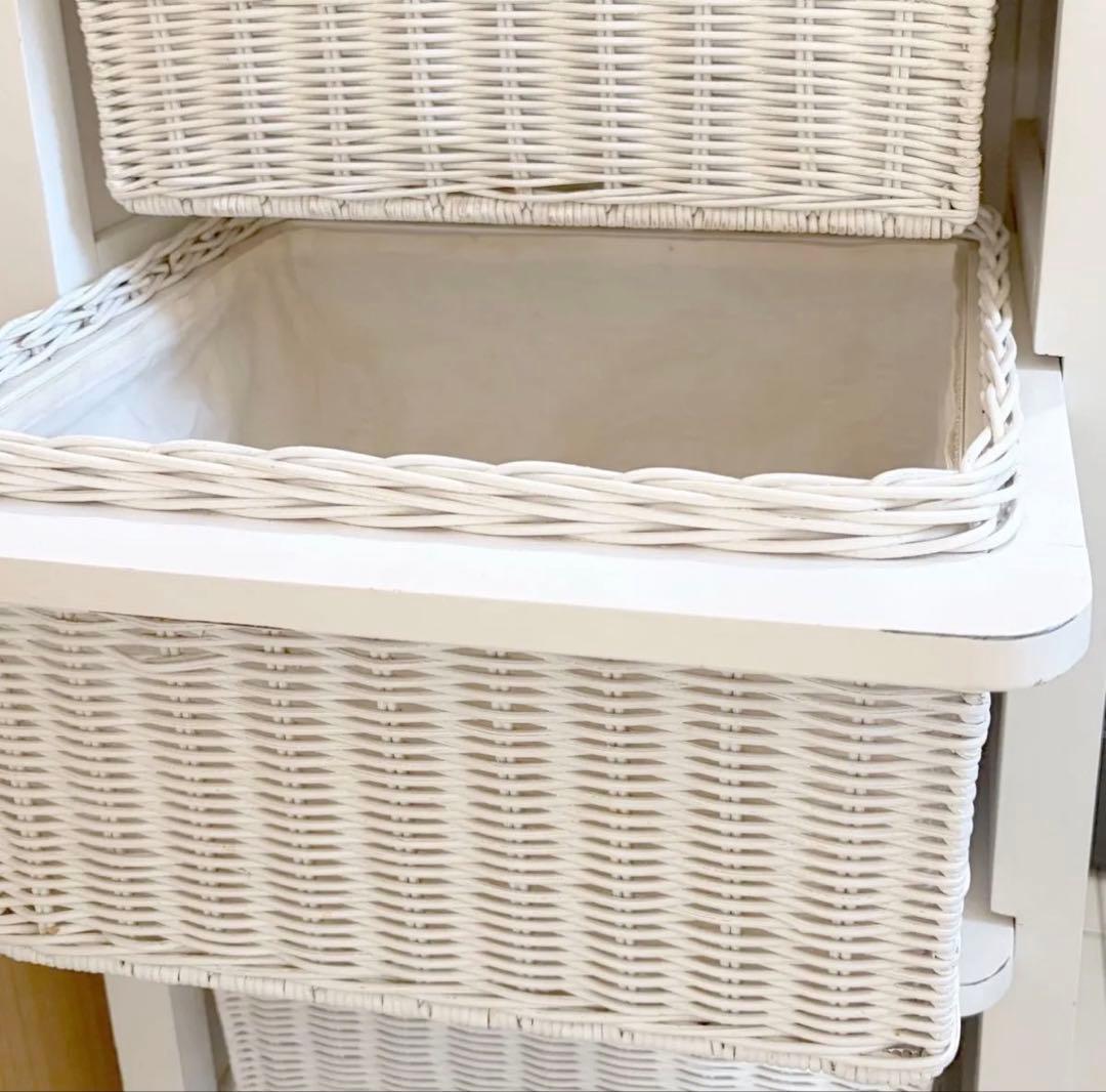 藤　ホワイトチェスト　タンス　5段引き出し　収納　ラタン　フレンチカントリー
