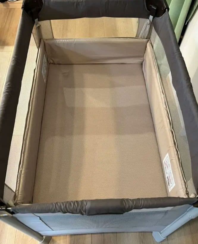 【メル84111】アップリカ ココネルエアー　ベビーベッド