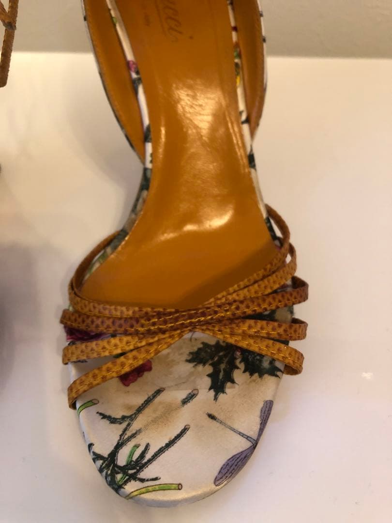 【GUCCI】可愛い 花柄 バンブーサンダル 23.5cm