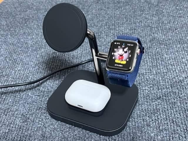 マグネット式3-in-1ワイヤレス充電器：3つのデバイス同時充電対応