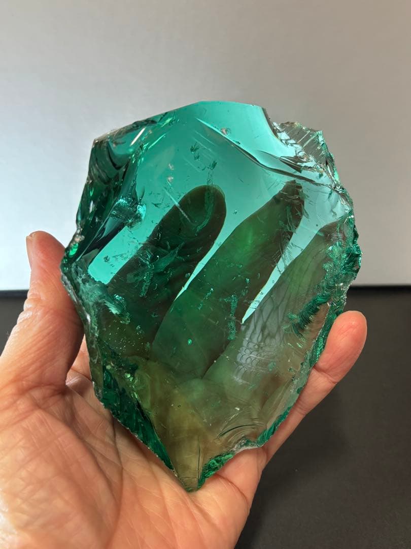 アンダラクリスタル　火山ガラス 744g エメラルドグリーン　クリストバライト