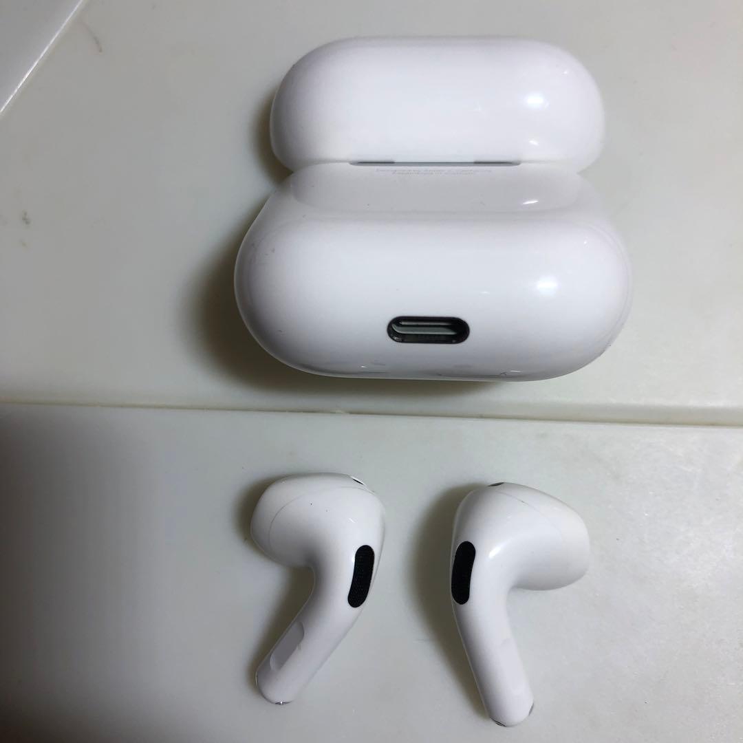 Apple AirPods 第4世代　ノイズキャンセリング付き なし