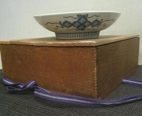 インテリア！【鍋島皿　花鳥文色絵皿　観賞　骨董木箱・ｋ42 】陶磁器 鉢丼　収集