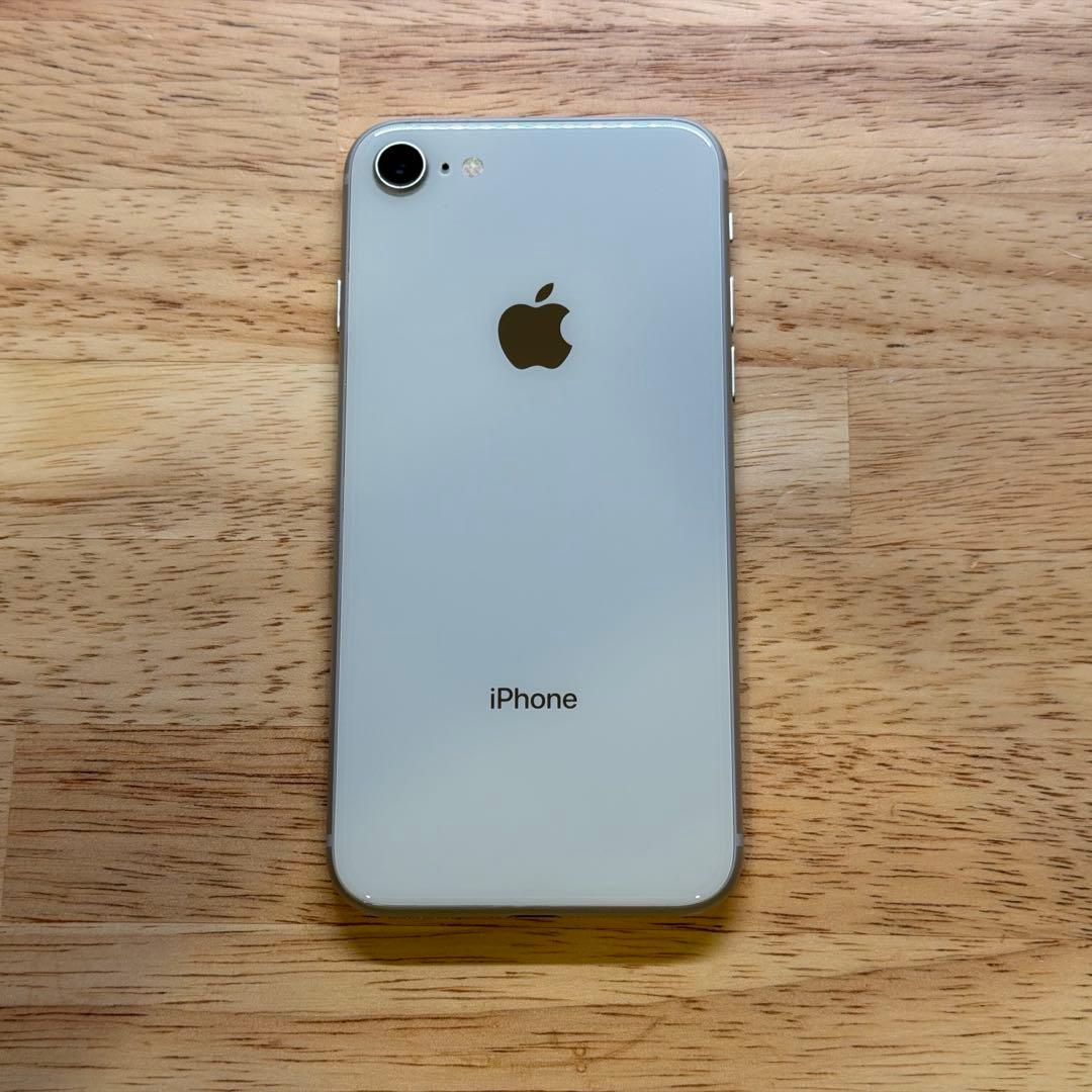iPhone 8 64GB シルバー SIMフリー (本体のみ)