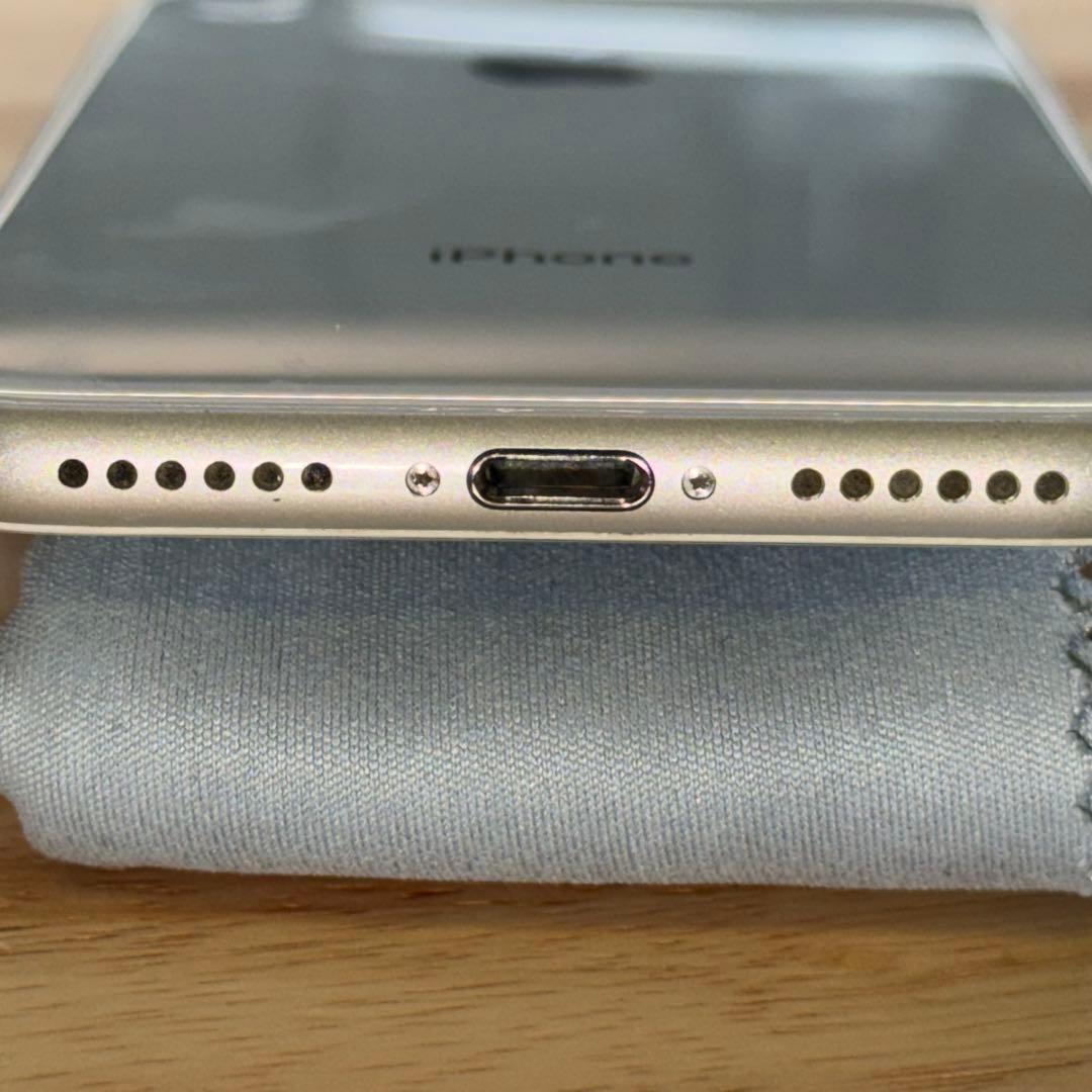 iPhone 8 64GB シルバー SIMフリー (本体のみ)