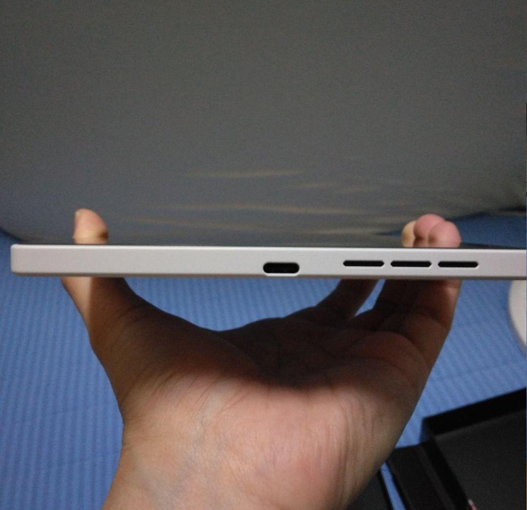 高性能ゲーミングタブレット！Lenovo Legion Y700 Gen4！白色