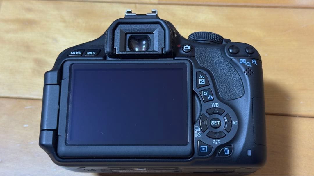 Canon EOS kiss X5 (TAMRON 18-270mm付き)