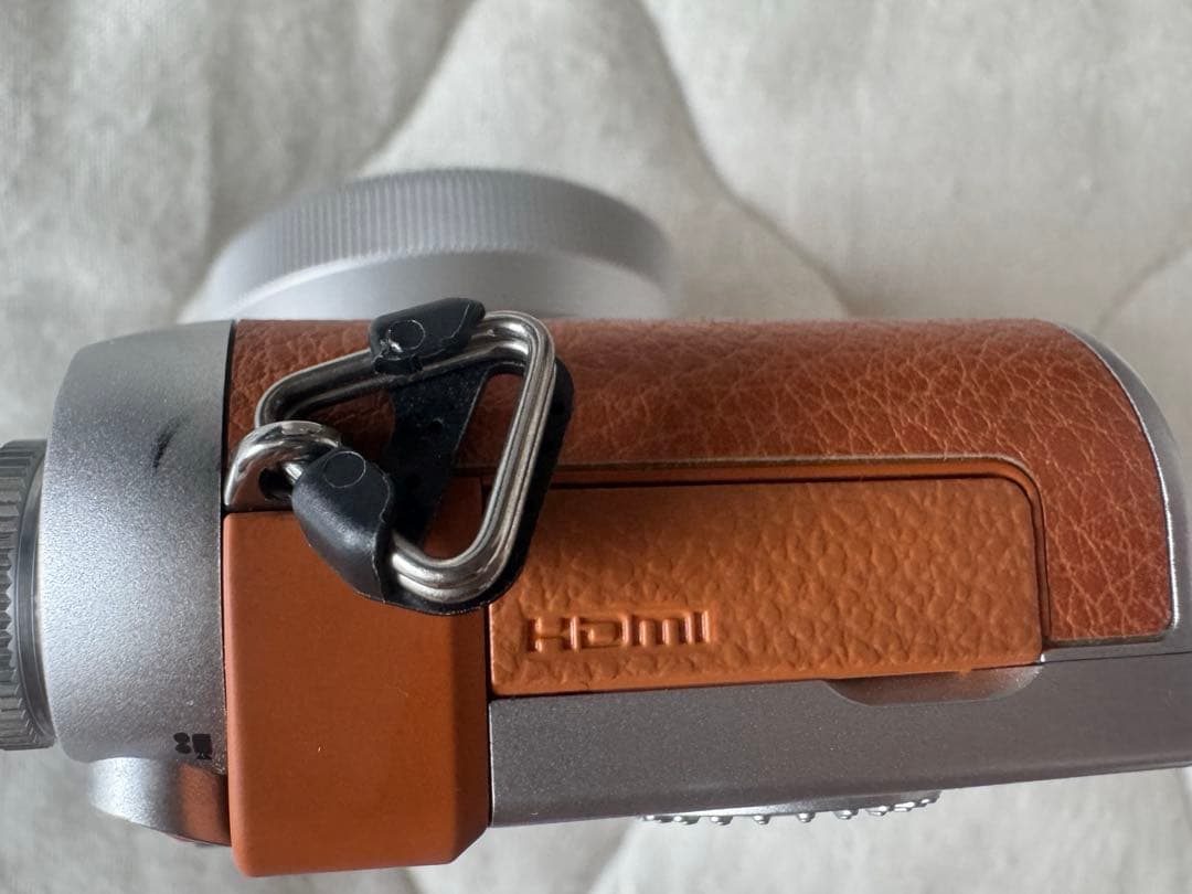 【美品】【ケース・三脚付】Panasonic DMC-GF7W ミラーレス一眼