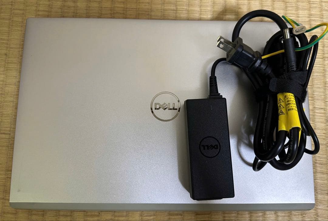 Dell Vostro 5301. Core i5-1135g7.メモリ 8gb