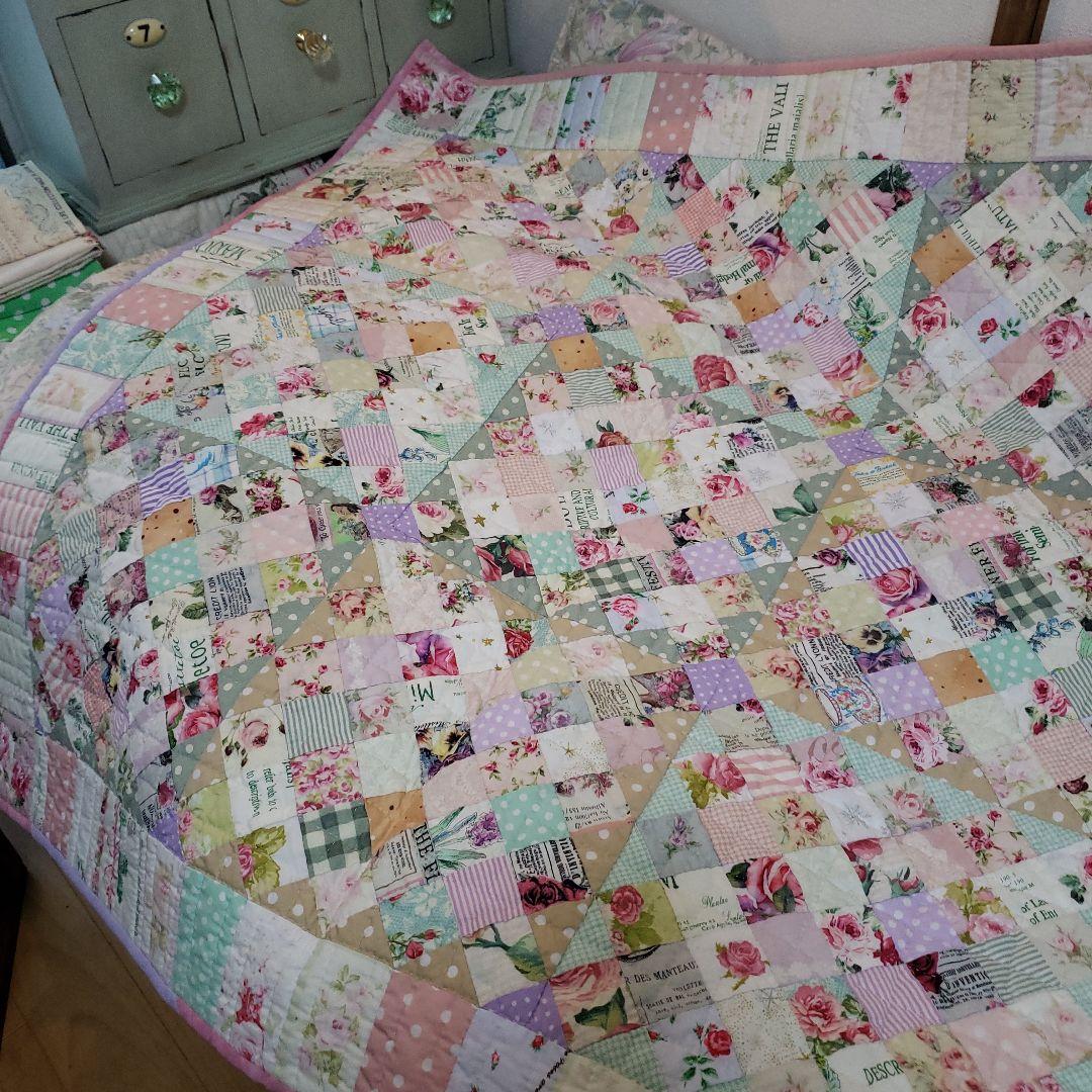 ❣️パッチワークキルト❣️リバーシブル　バラ　水玉　チェック