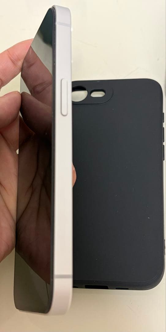 lonlon　iphoneb 16e 256gb