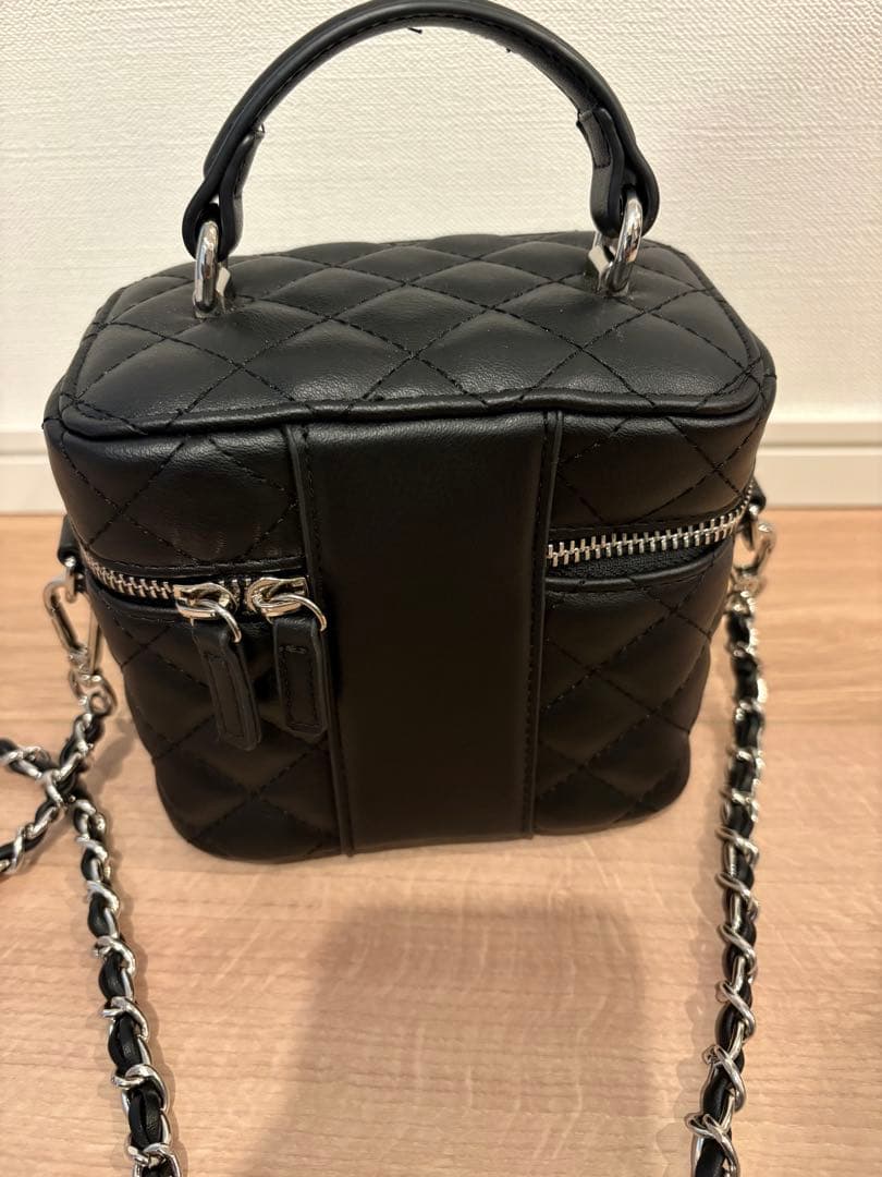 Darich キルティングスクエアミニバッグ ブラック【シルバーパーツ】