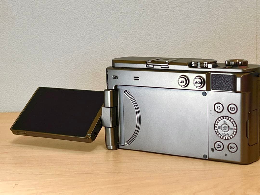 パナソニックLUMIX S9 ボディDC-S9N-N チタンゴールド