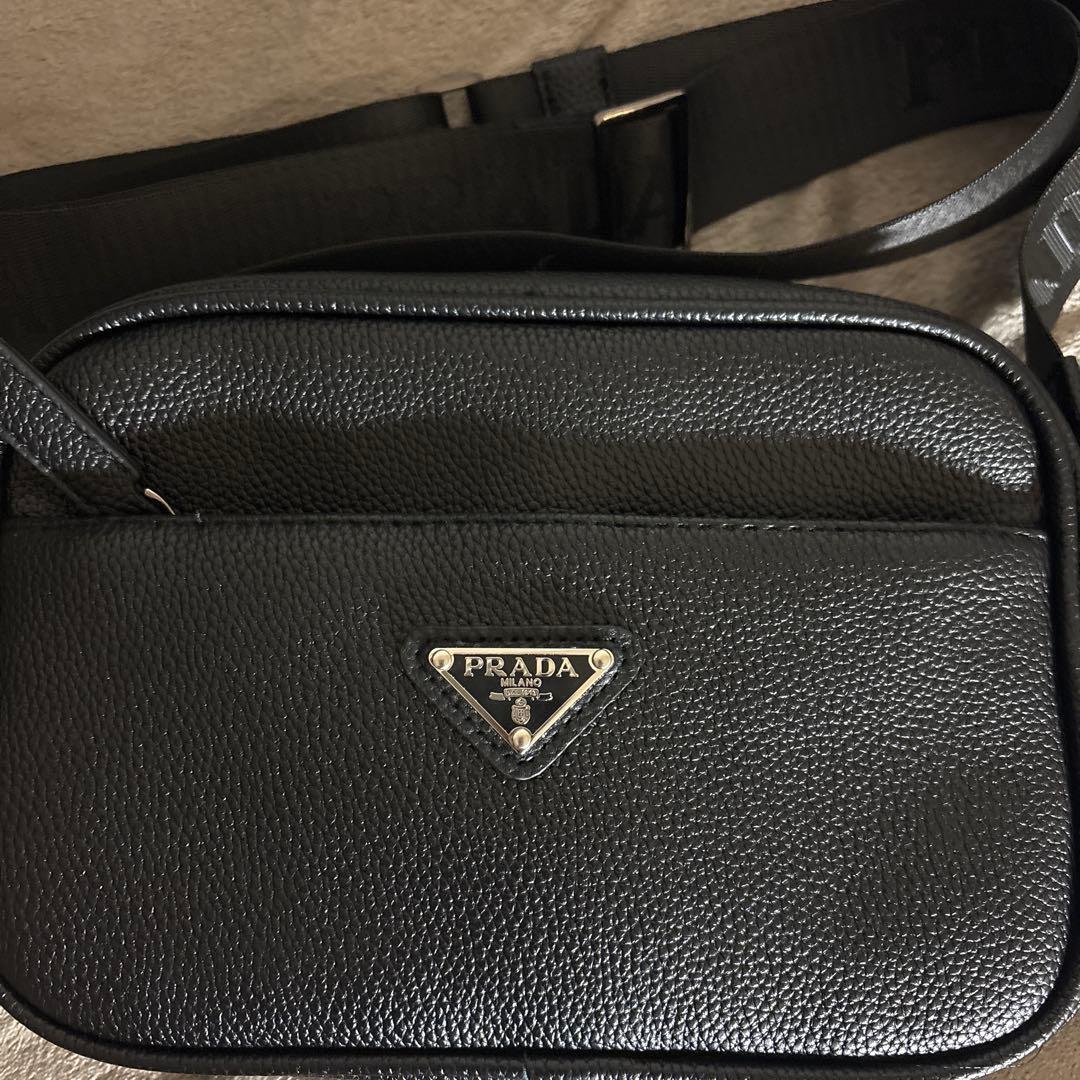 PRADA ブラック レザー ショルダーバッグ