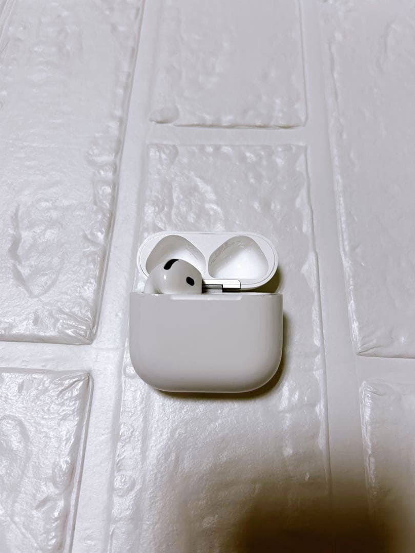 AirPods4アクティブノイズキャンセリング搭載　左耳のみ　充電ケース　箱付き