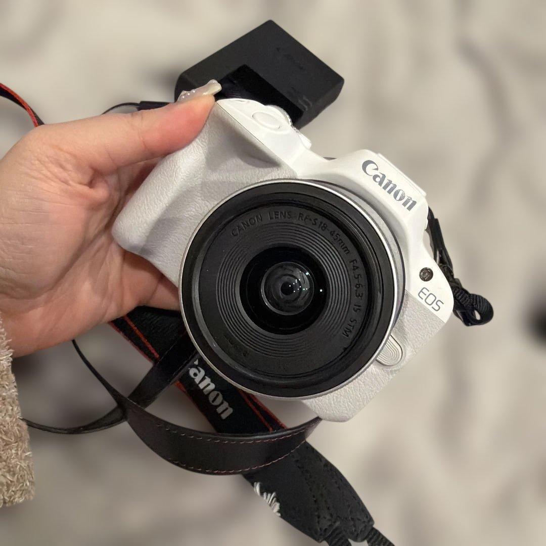 Canon EOS R50 ミラーレス レンズキット ホワイト 美品 おまけ付