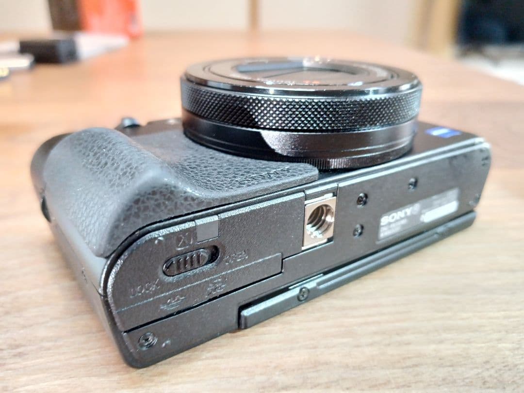 ぐ*ち様 【純正電池計2個+純正グリップ付】SONY DSC-RX100M5 取