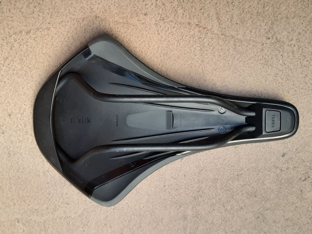 fizik ArgoTerra ブラックサドル