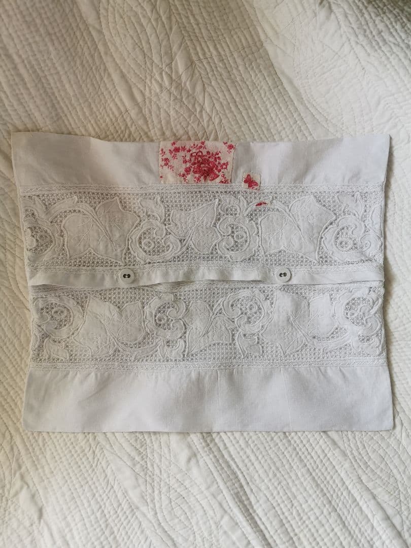 アンティーク オープンカットワーク薔薇レース イニシャル花文字刺繍 リネンカバー