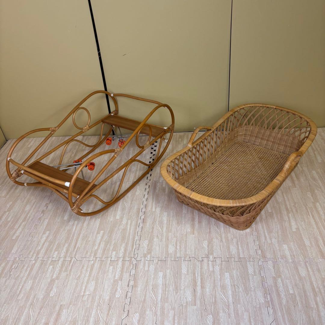 籐のベビーベッド　ゆりかご　キャスタースタンド付　アンティーク