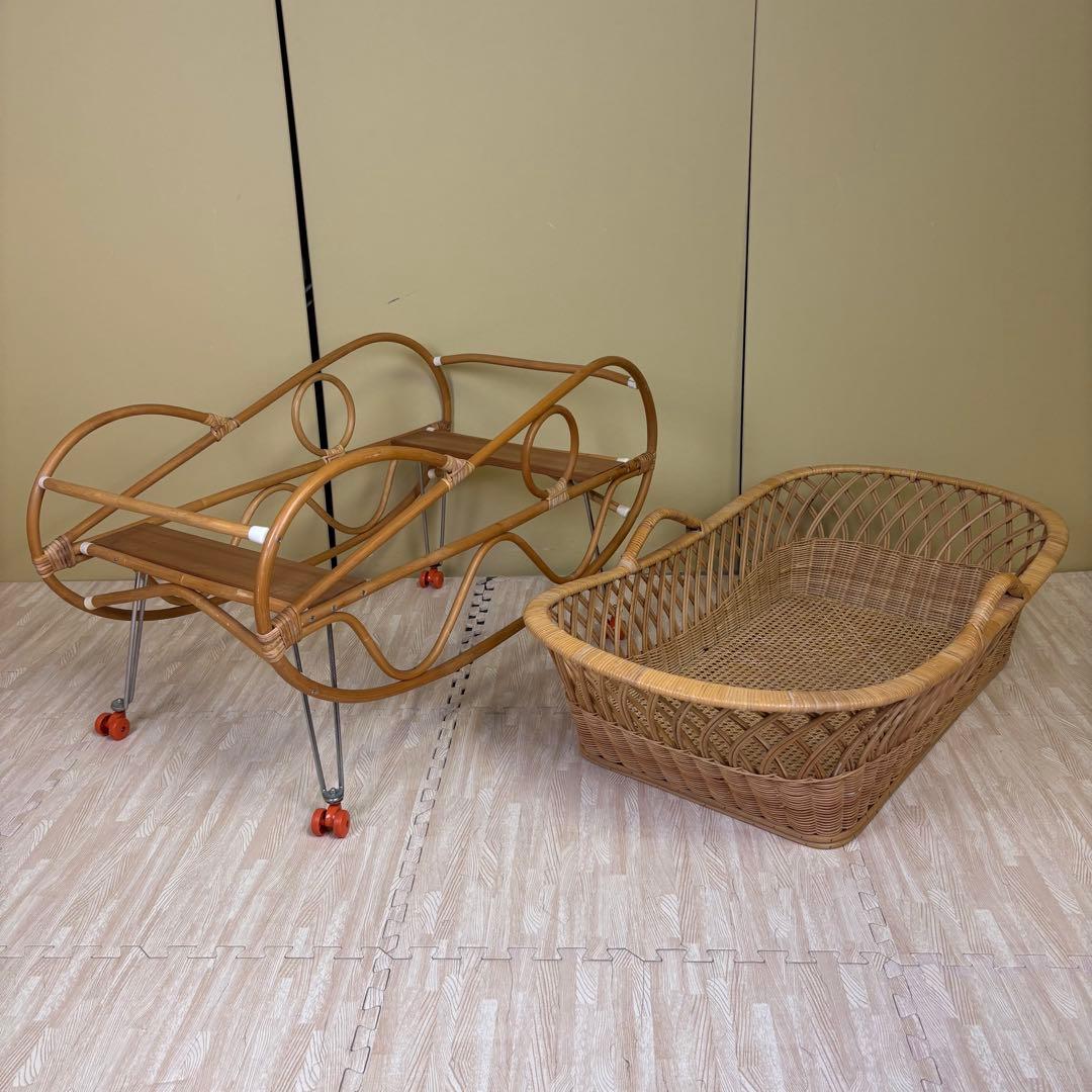 籐のベビーベッド　ゆりかご　キャスタースタンド付　アンティーク