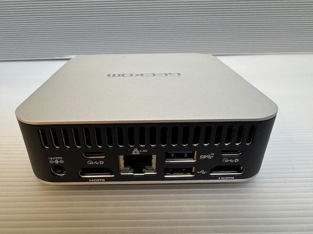 GEEKOM A8 AMD Ryzen9 8945HS 32GB ミニPC