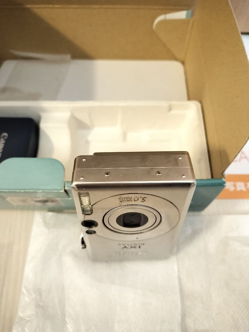 Canon IXY DIGITAL 60 本体と付属品