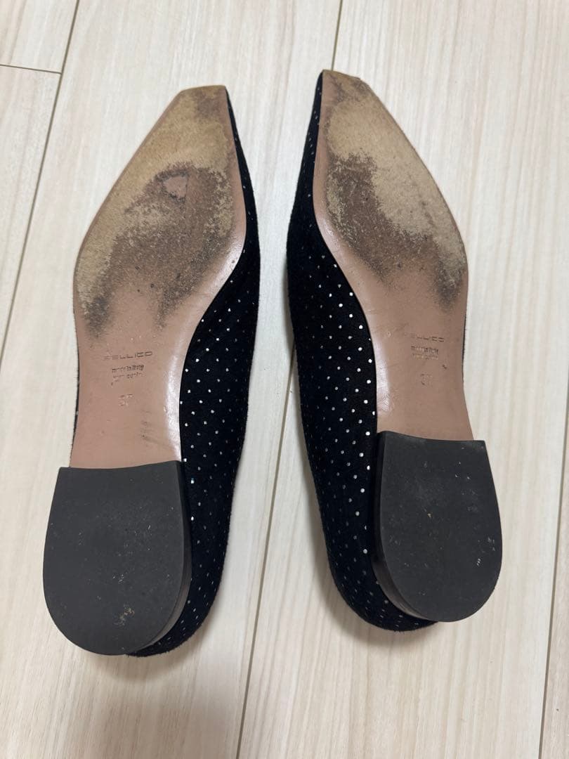 PELLICO ブラック ポインテッドトゥ フラットシューズ