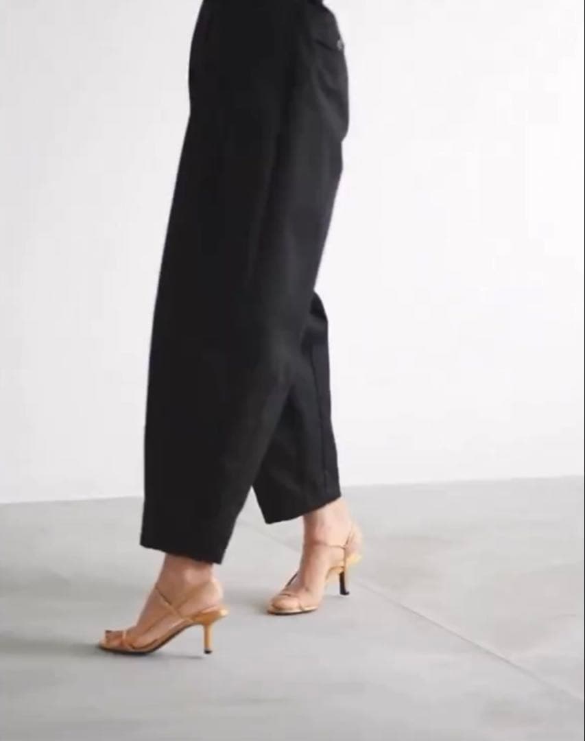 【新品】Nala コクーンチノパンツ　ブラックS