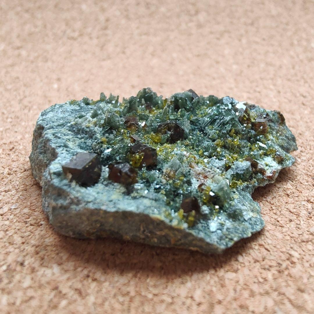 アフガニスタン産ガーネット、ダイオプサイド、エピドート　天然石、原石