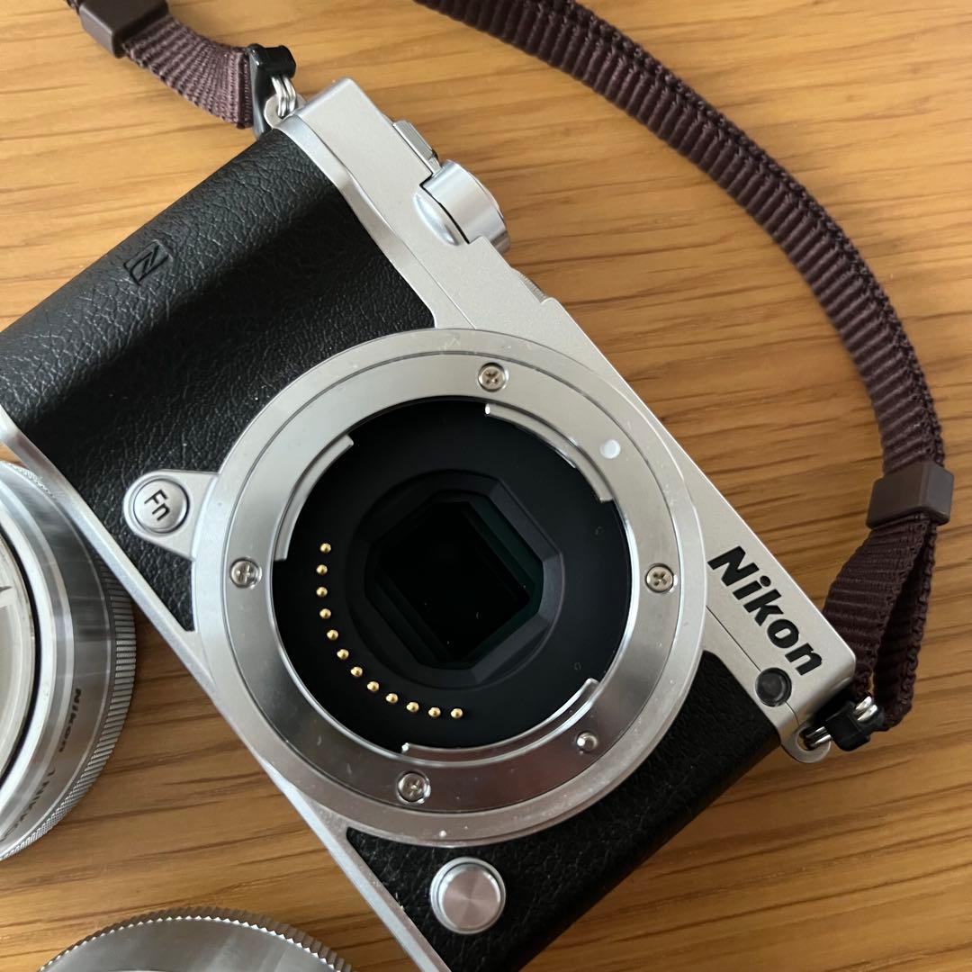 Nikon J5 ダブルレンズキット　純正カバー付