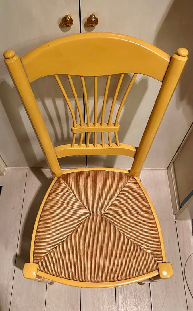 ビンテージ　インポート　黄色の木製ラッシュシートチェア　①