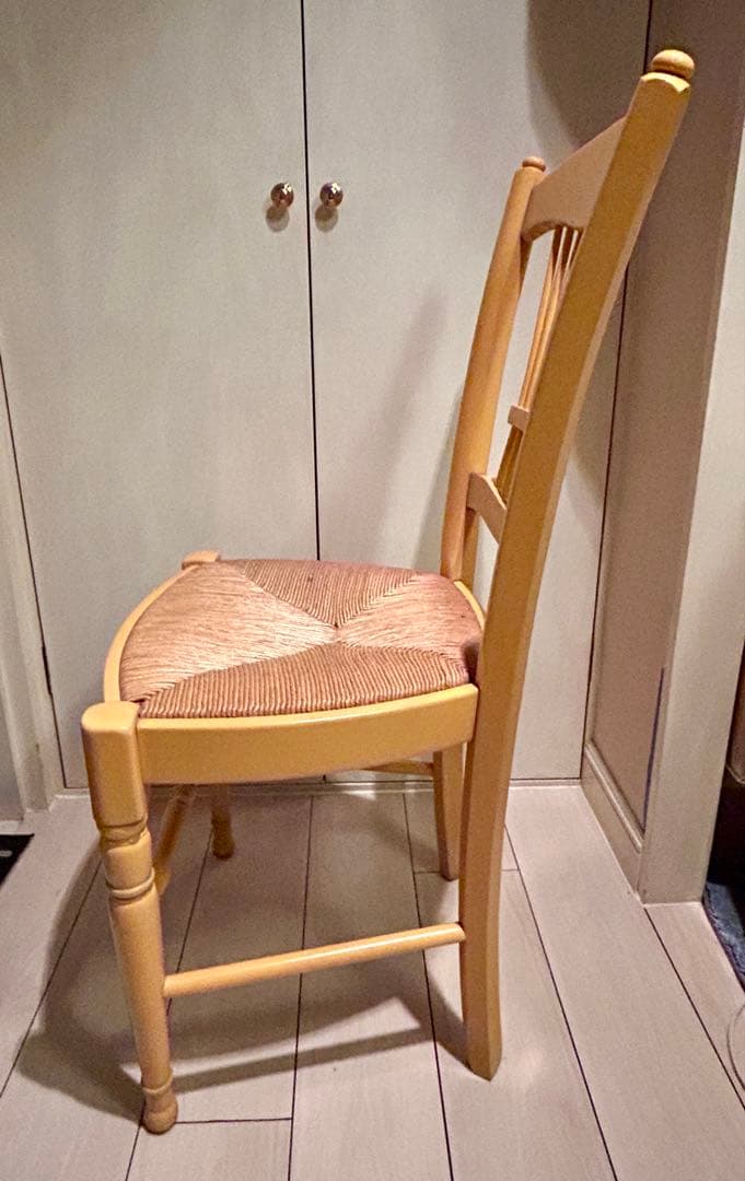 ビンテージ　インポート　黄色の木製ラッシュシートチェア　①