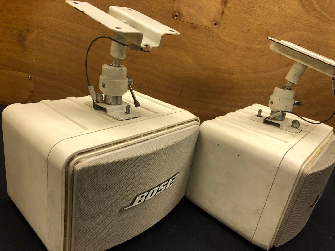 BOSE111ADW ペア 天井吊りブラケット付　中古