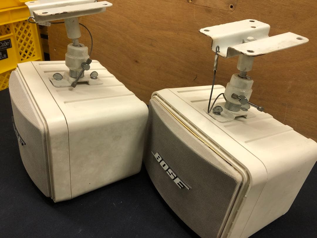 BOSE111ADW ペア 天井吊りブラケット付　中古