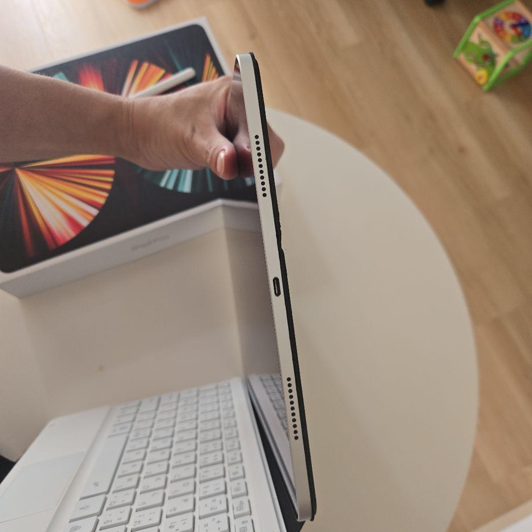 【美品】iPad Pro 12.9 第5世代 128GB+カバーキーボードファン