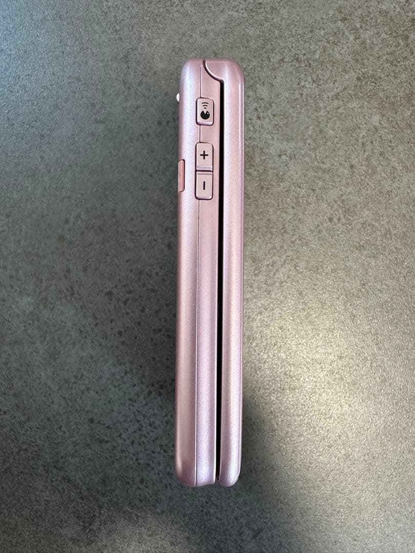 SIM解除済ドコモらくらくホン F-01M 純正充電器付き