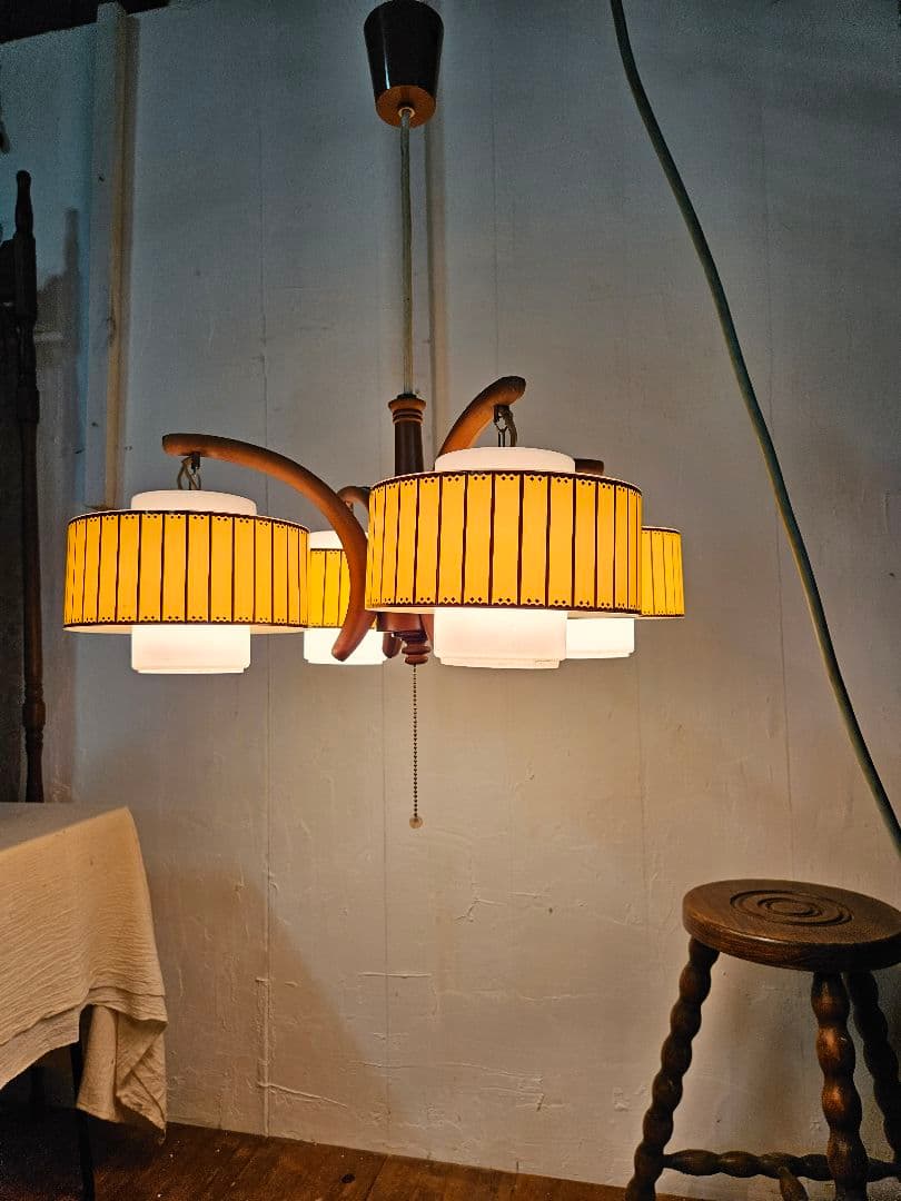 ジャパンヴィンテージ 昭和レトロなペンダントライト 4灯 シャンデリア ポップ